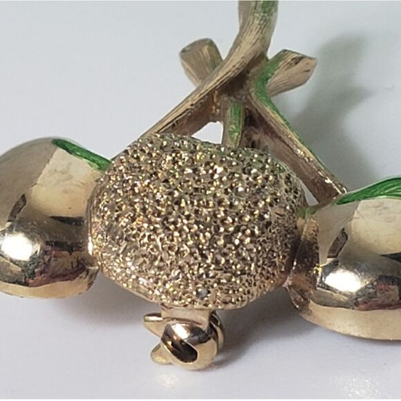 VINTAGE Goldtone Cherries Brooch Pin - Picture 8 of 8